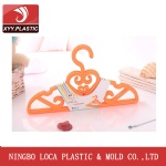 PLASTIC  CLOTH HANGER