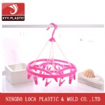 PLASTIC HANGER WITH 18PEGS