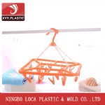 PLASTIC HANGER WITH 18PEGS